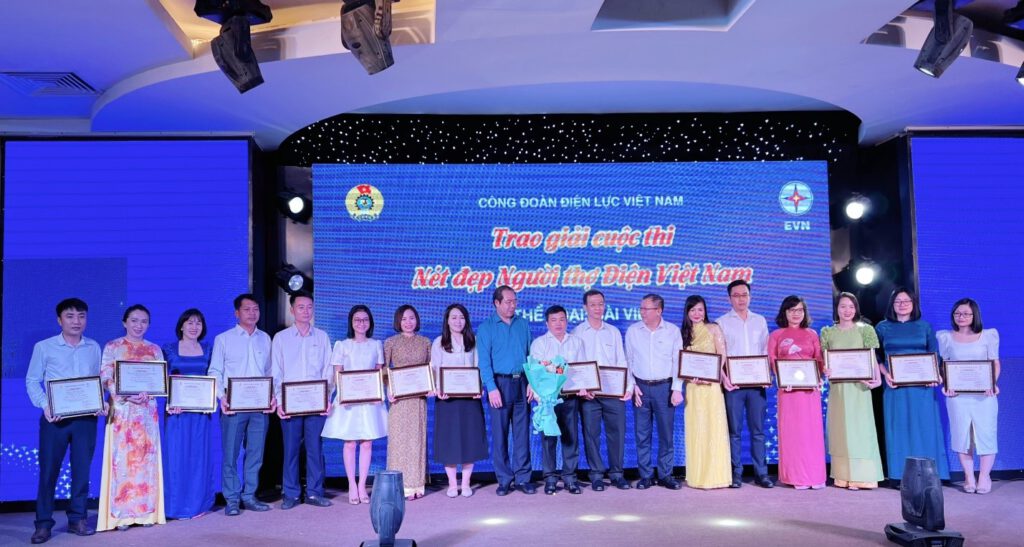 Lễ trao giải thưởng cuộc thi “Nét đẹp người thợ điện Việt Nam” và tập huấn công tác tuyên truyền, truyền thông và công tác tuyên truyền vận động về văn hóa EVN